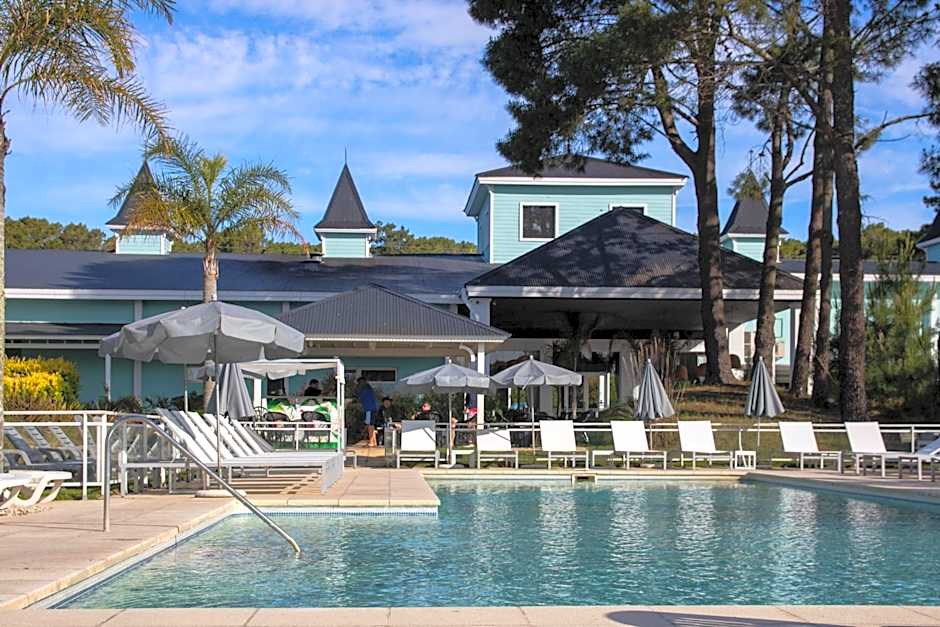 Howard Johnson Hotel & Convention Center Madariaga - Carilo
