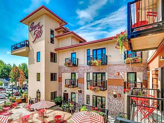 Inn at the 5th