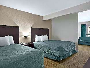 Econo Lodge Inn & Suites Clearwater Central