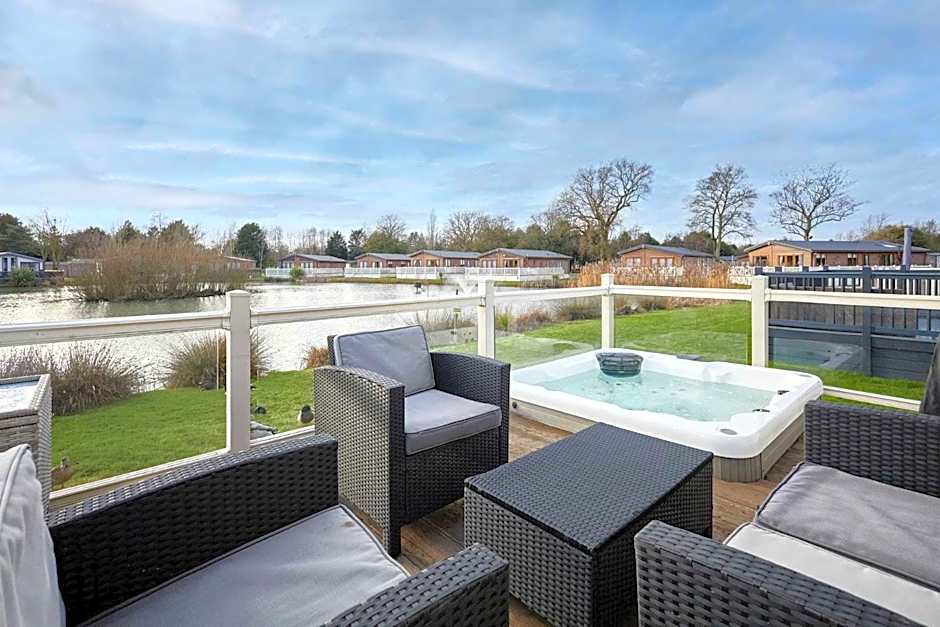 Lakeside Gem with Hot Tub