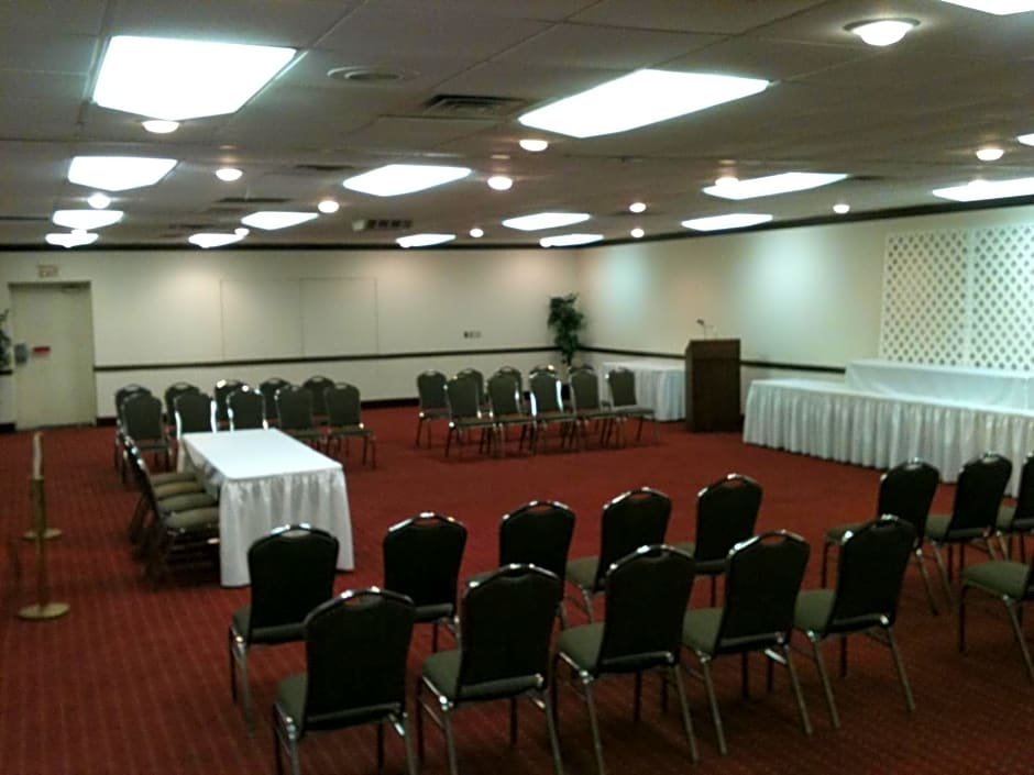 Trade Winds Central Inn