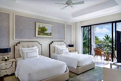 Four-Bedroom Villa with Lake View and Private Pool
