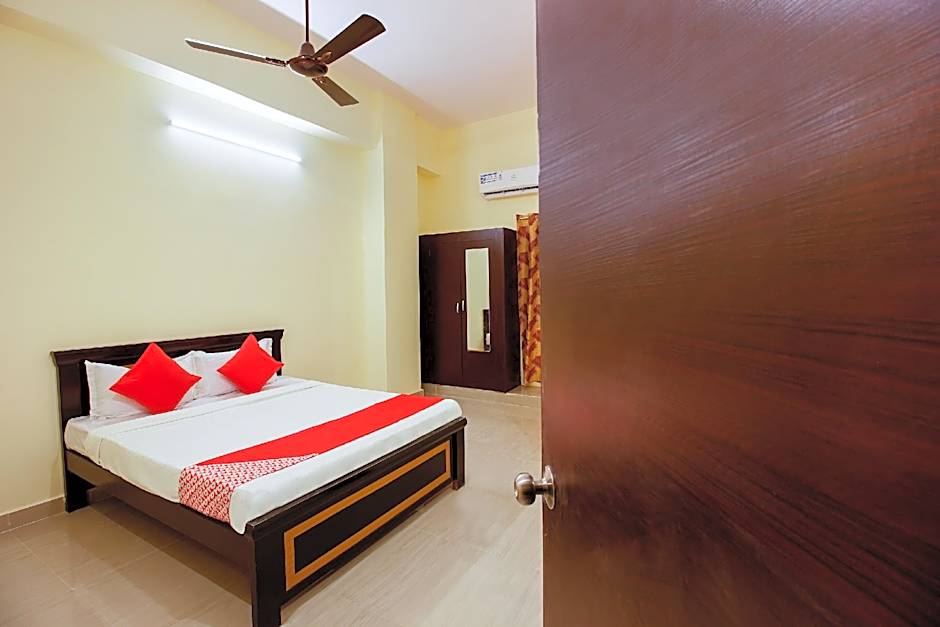 Hotel Shri Chaitra by OYO Rooms – Hyderabad, IA