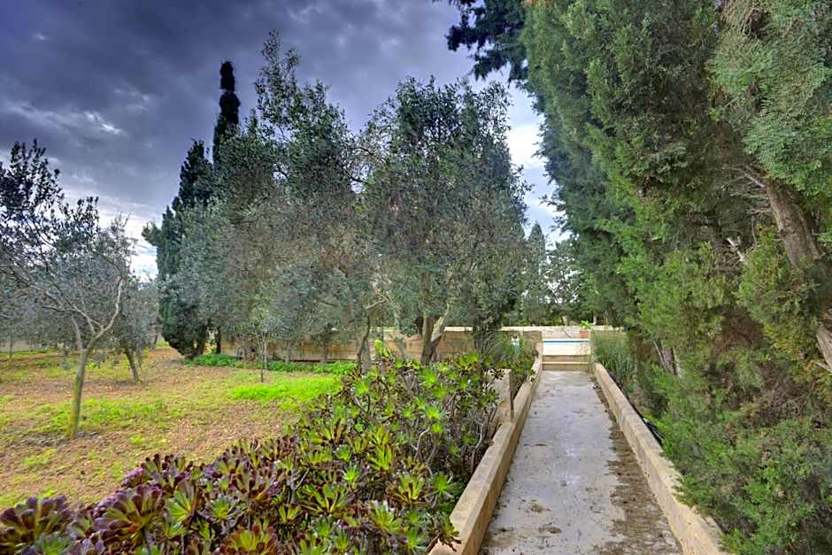 Ta' Bertu Host Family Bed & Breakfast