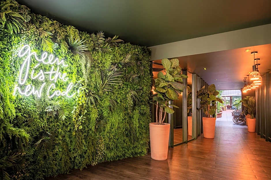 Renaissance by Marriott Paris Republique Hotel