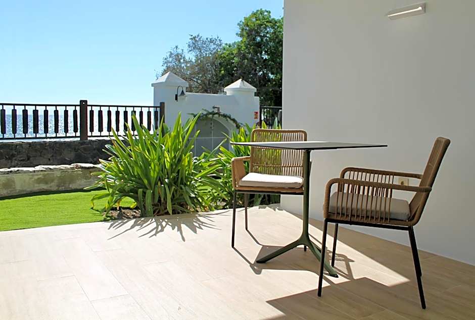 Bungalows Side Shore