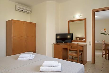 Apartment with Garden View