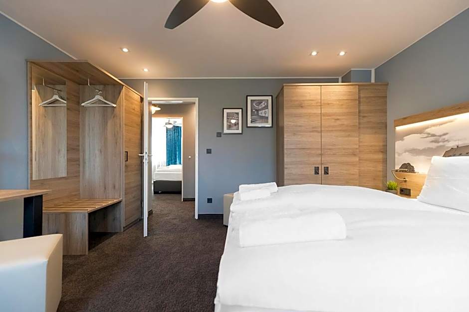 Riverview Apartments by dasPaul