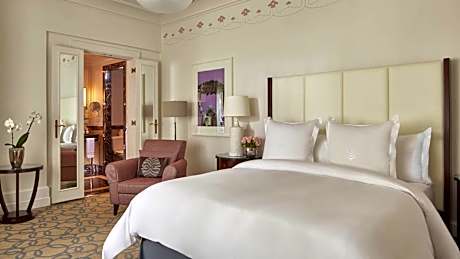 SUPERIOR ROOM KING BED