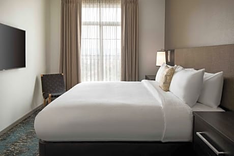 One-Bedroom King Suite with Sofa Bed - Hearing Accessible