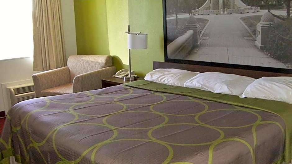 Super 8 by Wyndham Lafayette / Purdue Area