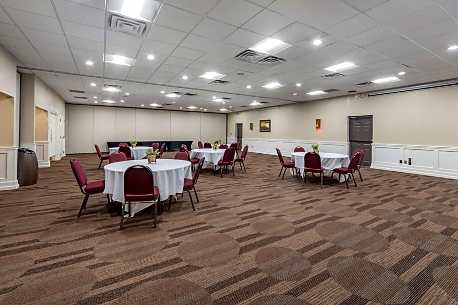 Best Western Plus Saddleback Inn and Conference Center