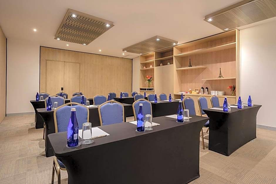 Courtyard By Marriott Santa Marta Resort