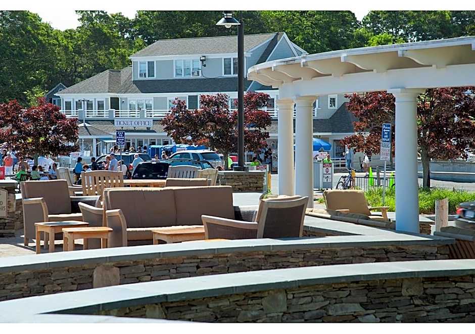 Hyannis Harbor Hotel