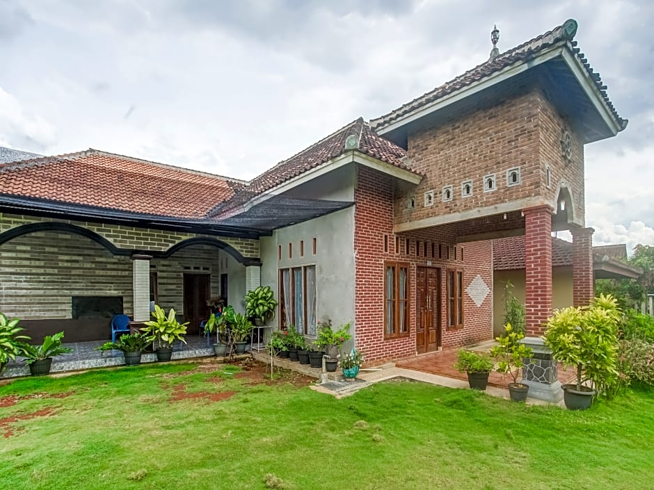 OYO 91255 Desa Wisata Embung Purworejo Syariah