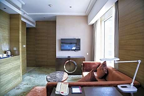 One-Bedroom Suite Lounge Access