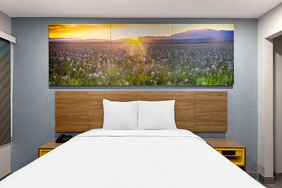 Days Inn by Wyndham Bakersfield