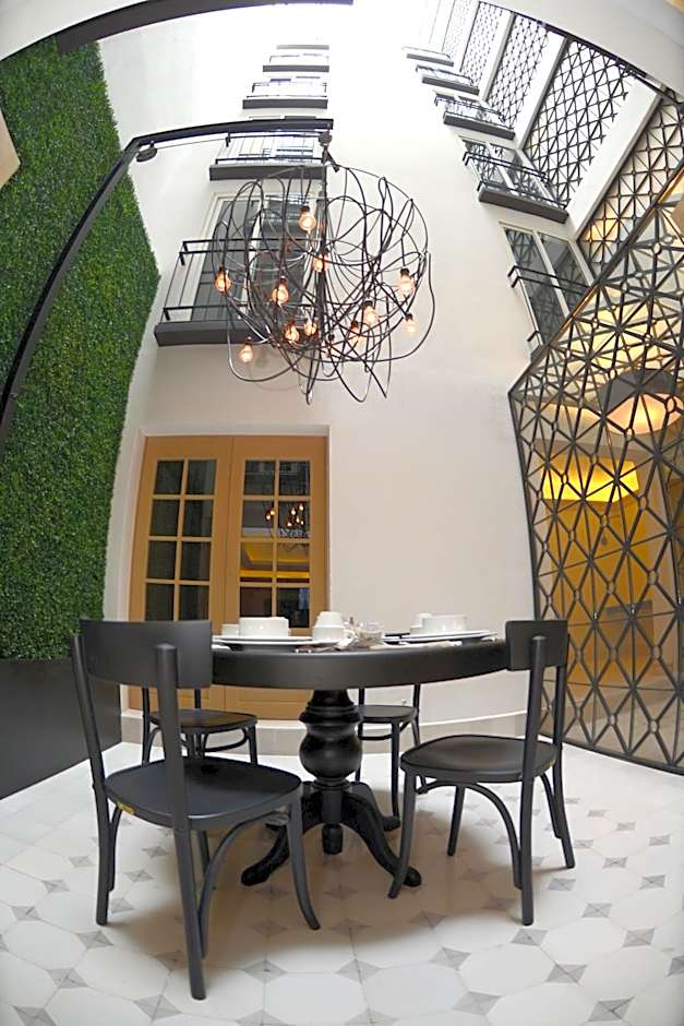 Hotel Plaza Revolución