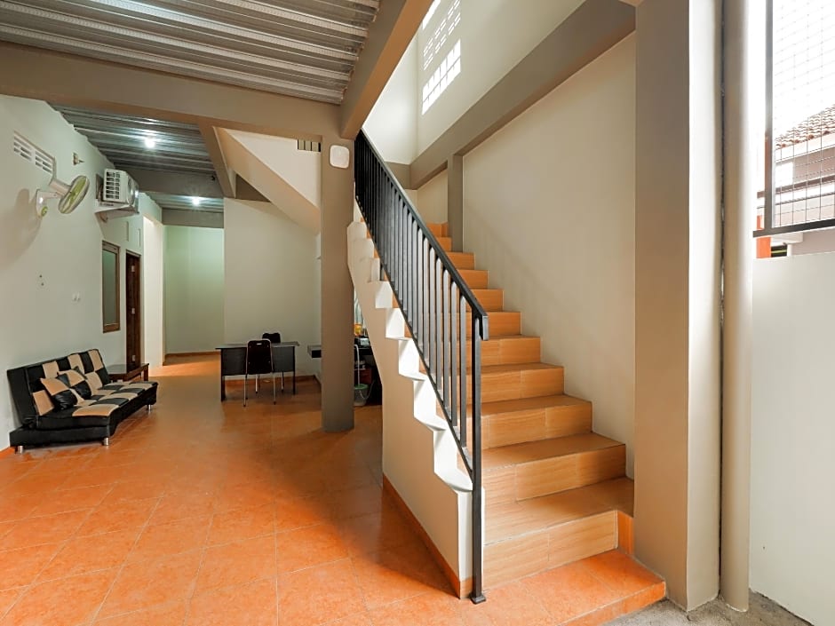 OYO 90045 Annafi Apartel