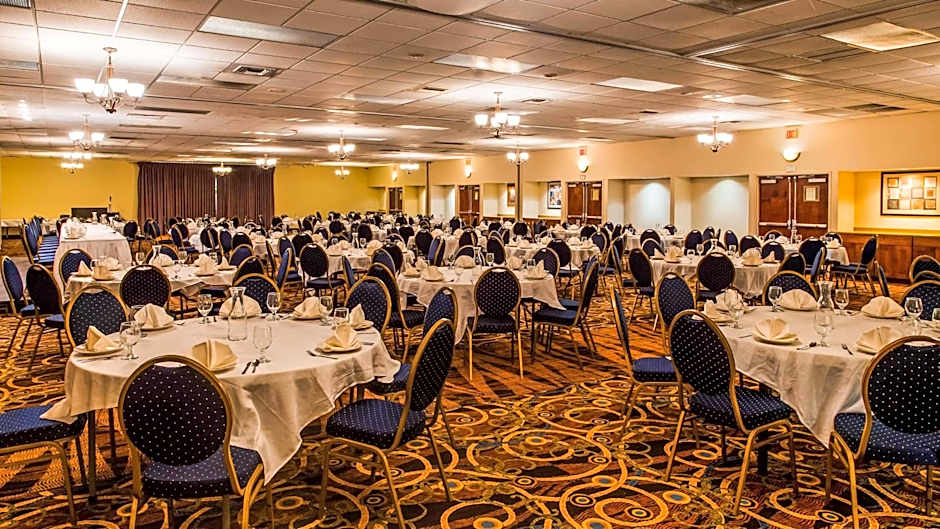 Rock Island Inn & Suites Marshalltown