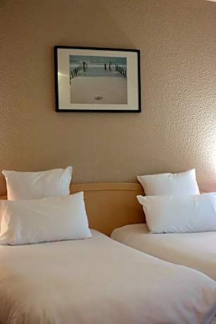 Standard Twin Room with Garden View