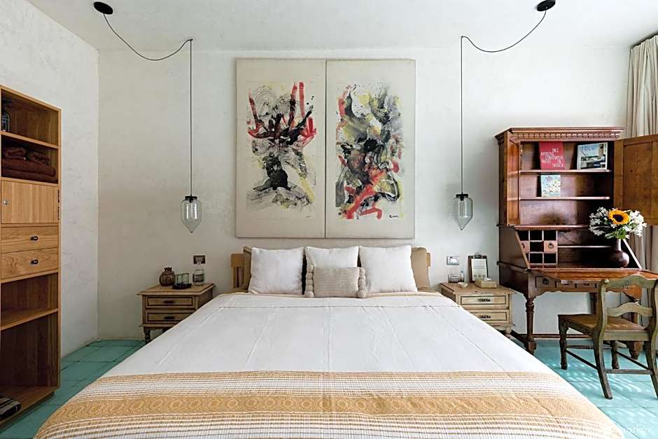 Photo 1 of 8 of 1 King Bed, Balcony