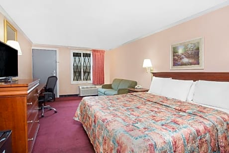 1 King-Free Wifi-32In Lcd Cable Tv-Mini- Fridge-Microwave-Sofa-Smoking