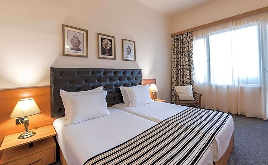 Lotus Family Hotel - Free Parking