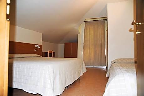 One-Bedroom Apartment (4 Adults) with Sea View