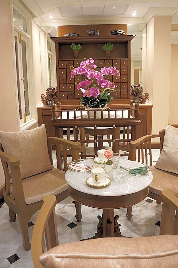 Hiranyakul House Riverside