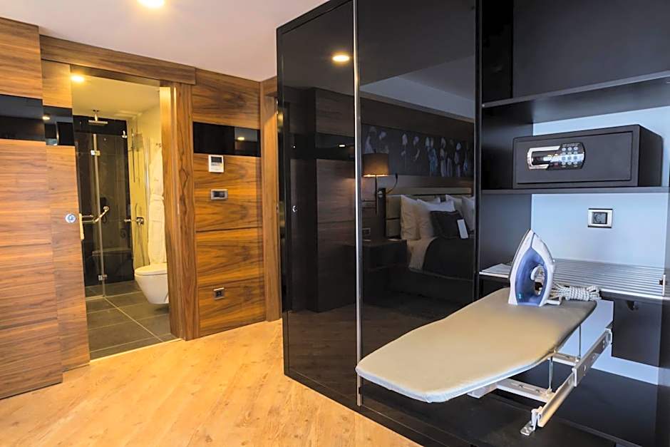 Foto 1 dari 4 — Junior Suite, Sea View