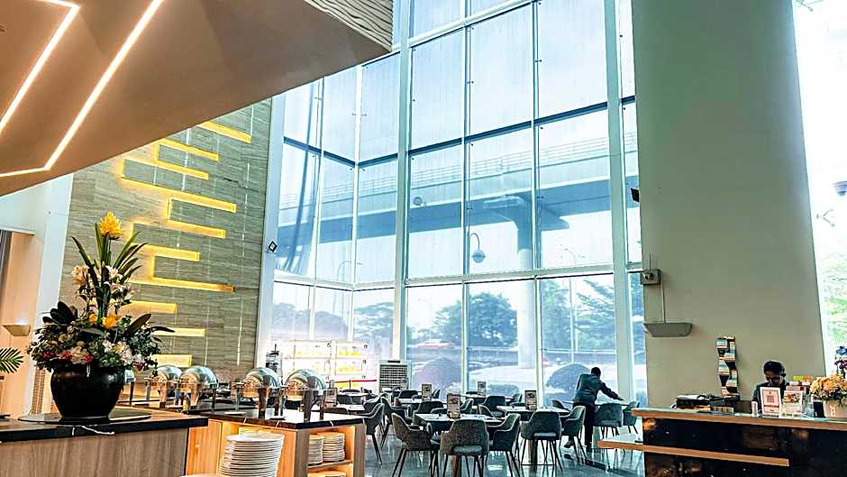 Premiere Hotel - Complimentary Shuttle to Klang Wholesale Market