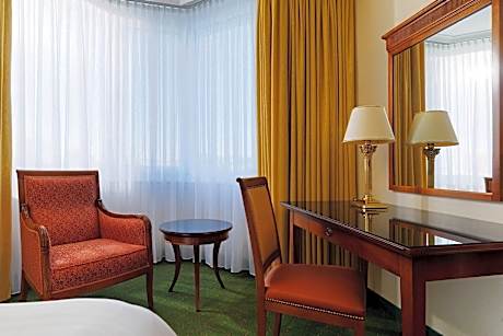 Deluxe King Bed