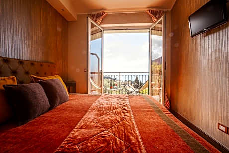 Double or Twin Room with Sea View