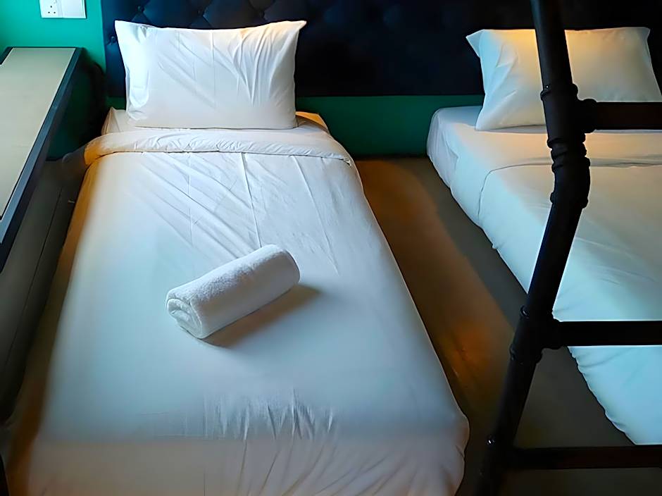 OYO 90899 Tube Hotel Melaka