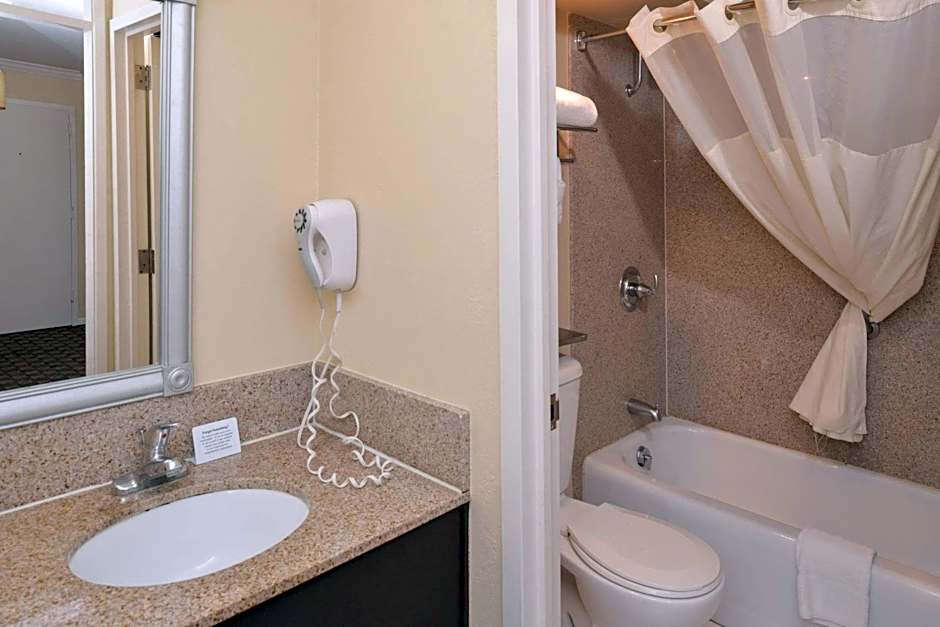 Quality Inn & Suites Montebello - Los Angeles