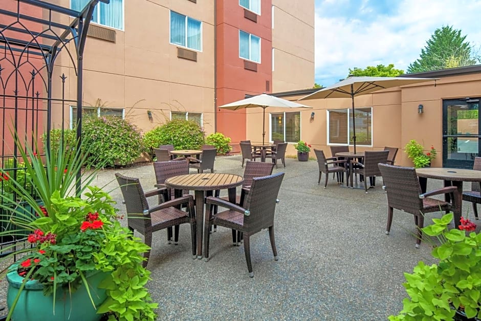 DoubleTree By Hilton Portland Tigard