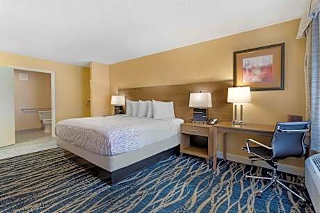 King Room with Bath Tub - Disability Access Room/Non-Smoking