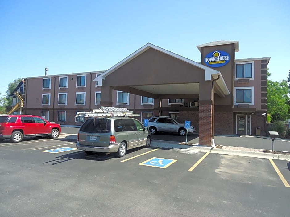 TownHouse Extended Stay Hotel Downtown