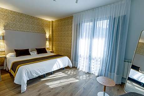 Double or Twin Room with Mountain View