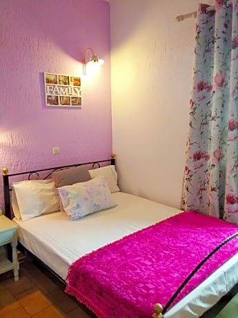 Standard Quadruple Studio