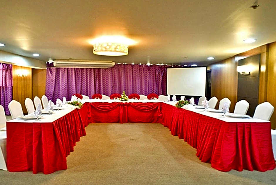 Goldberry Suites & Hotel Mactan