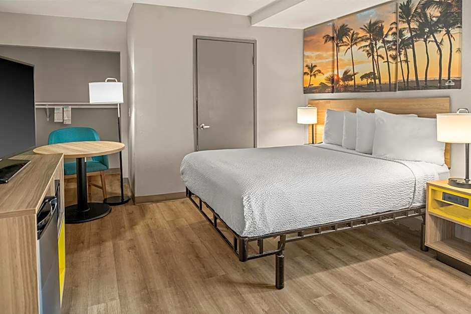 Days Inn & Suites by Wyndham Artesia