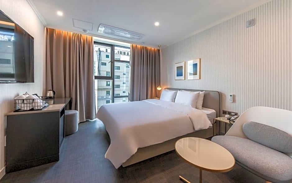 Brown-Dot Hotel Deokcheon