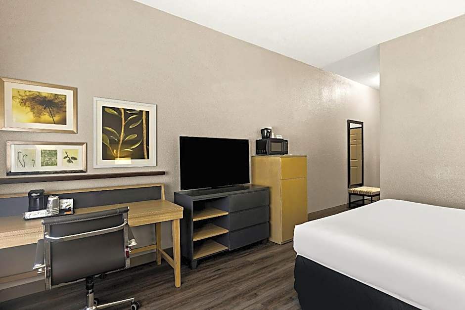 Country Inn & Suites by Radisson, Hinesville, GA