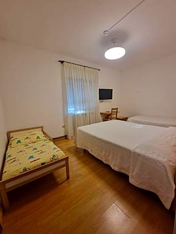 Family Room (3 Adults + 1 Child)