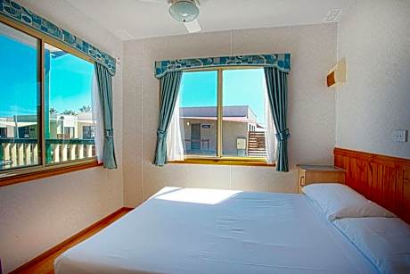 Standard 2 Bedroom Cabin - Sleeps 6