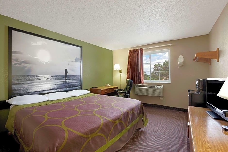 Photo 1 of 1 of 1 Double Bed, Hearing/Mobility Accessible, Grab Bars, Bathtub