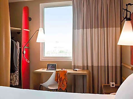 Comfort Room with a Double Bed and a Single Bed