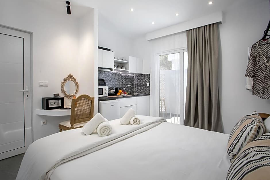 Calma Luxury Studios & Suites